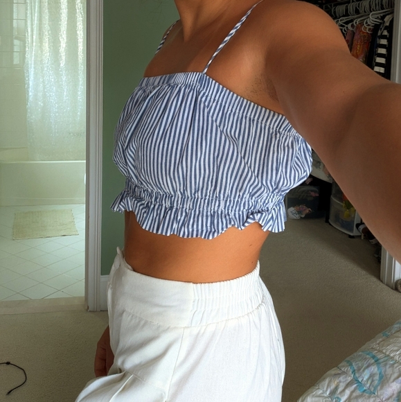 LA Hearts Crop Top - Picture 4 of 5